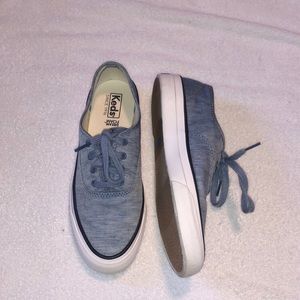 LIKE NEW KEDS SIZE 6 DREAM FOAM
